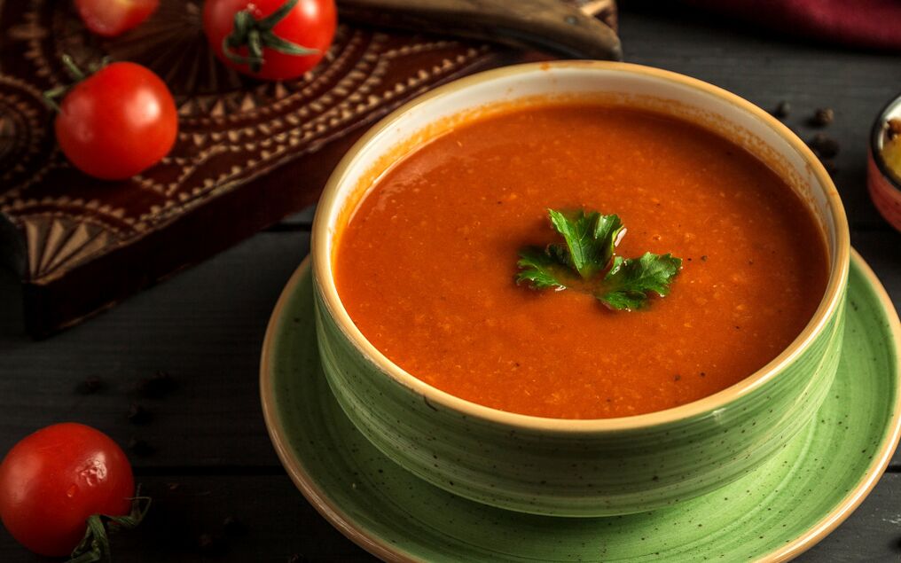 Soupe de purée de légumes pour une bonne perte de poids