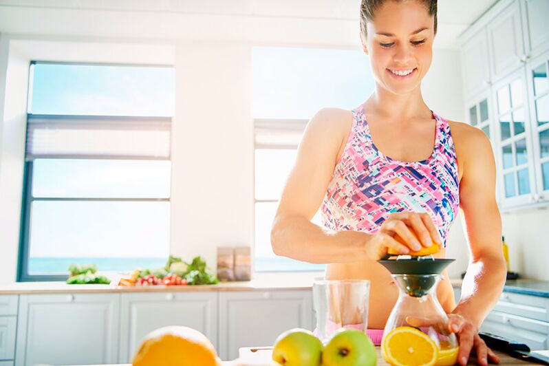 Un jus fraîchement pressé avec une bonne nutrition peut vous aider à perdre du poids